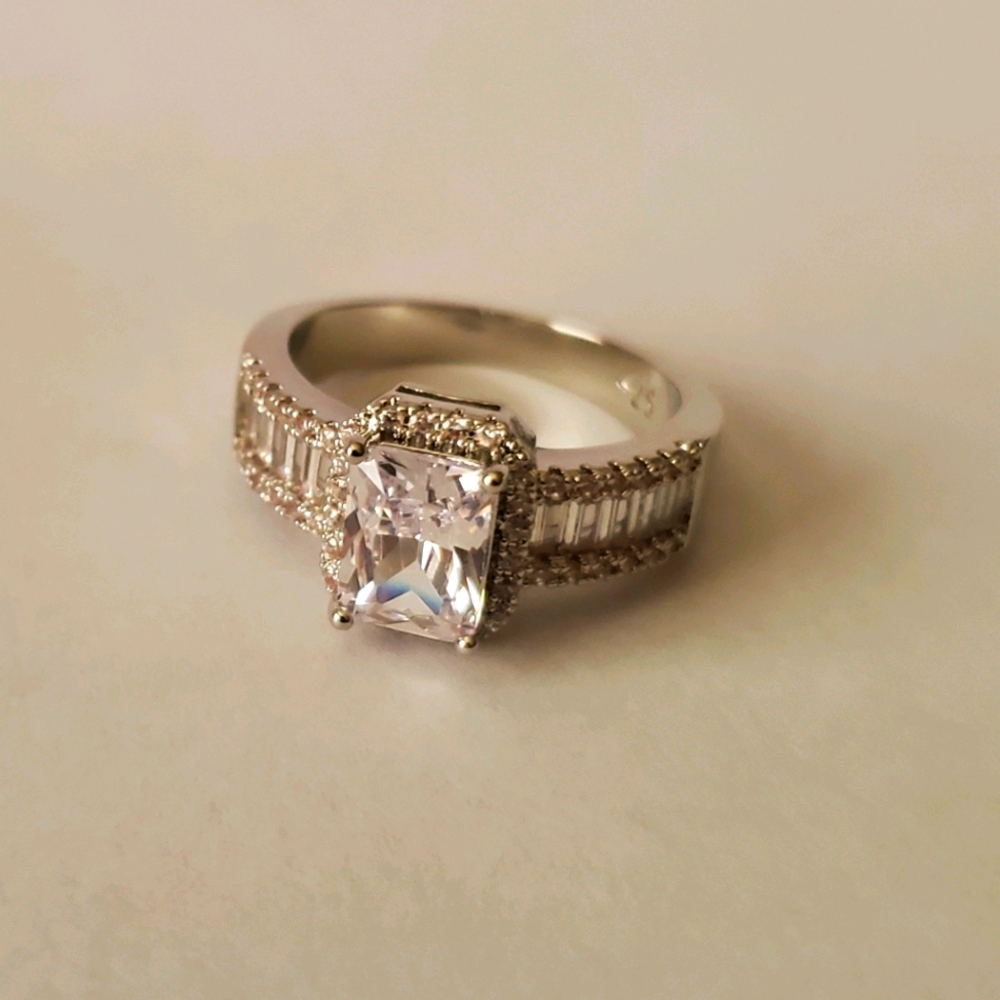 Womens ring